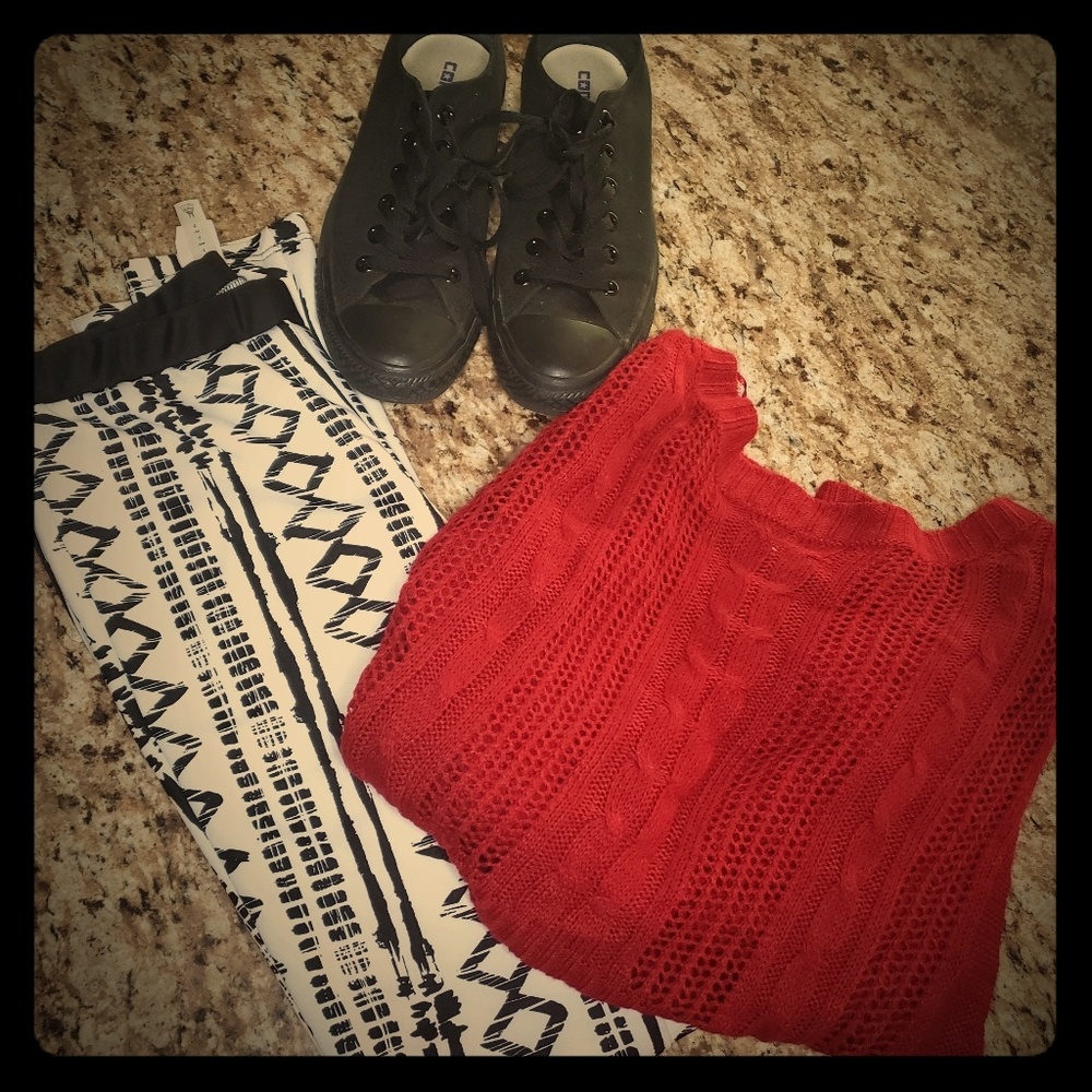 Knitted sweater with white printed leggings